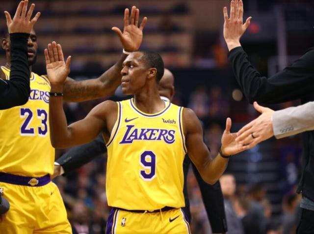 rondo-lakers-high-fives-784x584.jpeg
