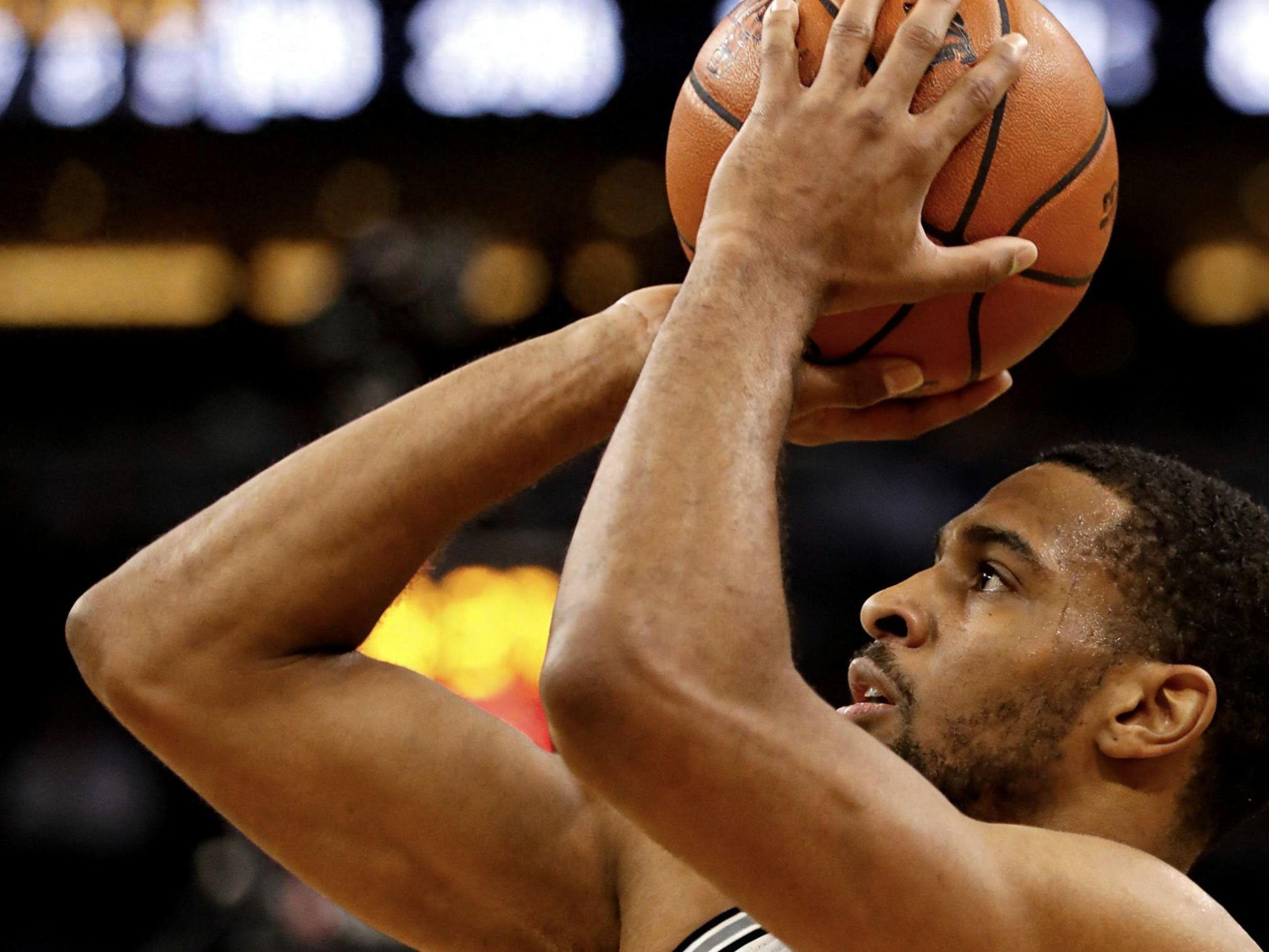 华体会体育官网app-残阵狂胜23分！山西84-61双杀四川 法耶准四双统治全场